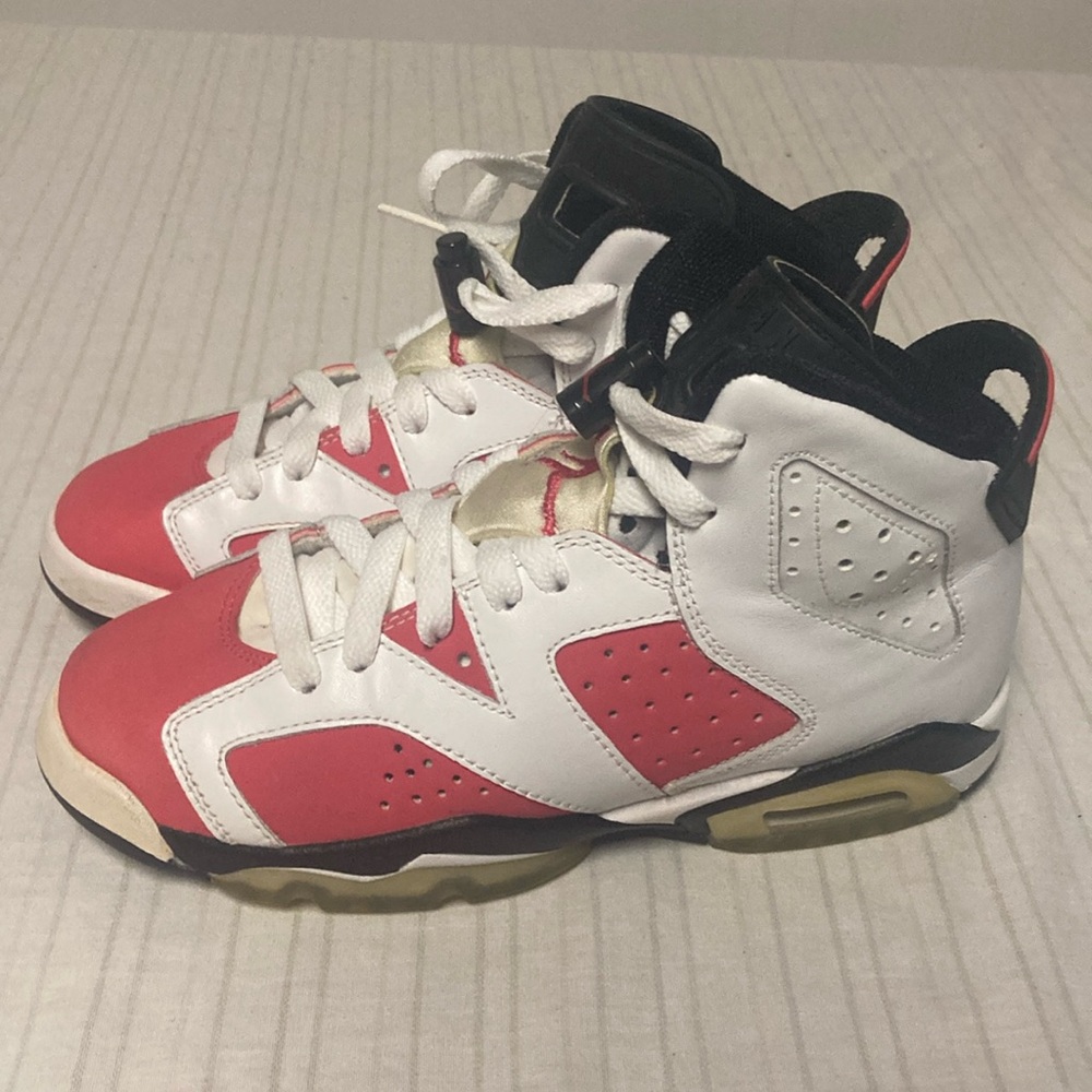Nike Air Jordan VI - 6 Retro Coral (GS) size 4Y